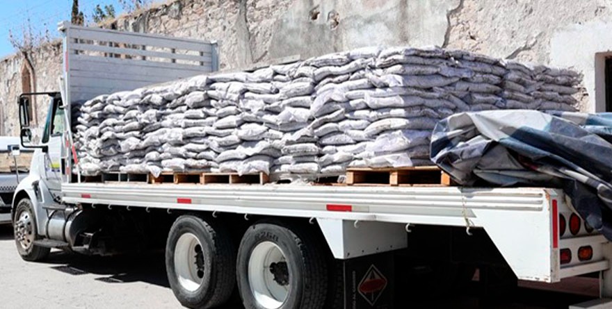 Llega material de primera para arreglar los baches
