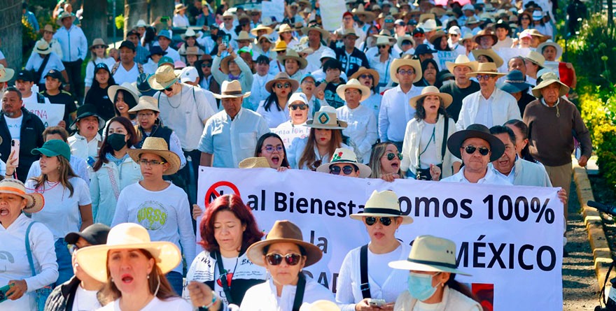 ‘¡Y RETIEMBLE EN SUS CENTROS LA TIERRA!’, COREAN EN ZÓCALO