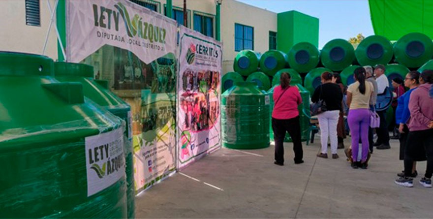 Entrega de Apoyos Sociales en Cerritos
