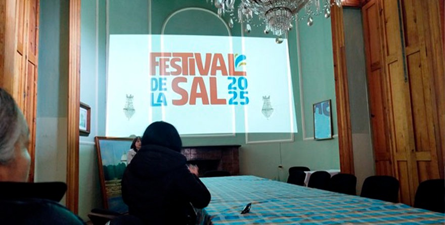 Festival con diseño pirateado