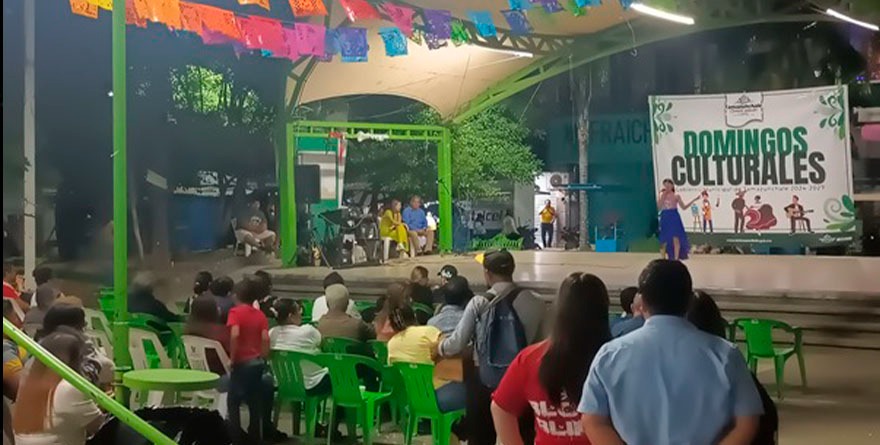 Reúnen talento en plaza pública