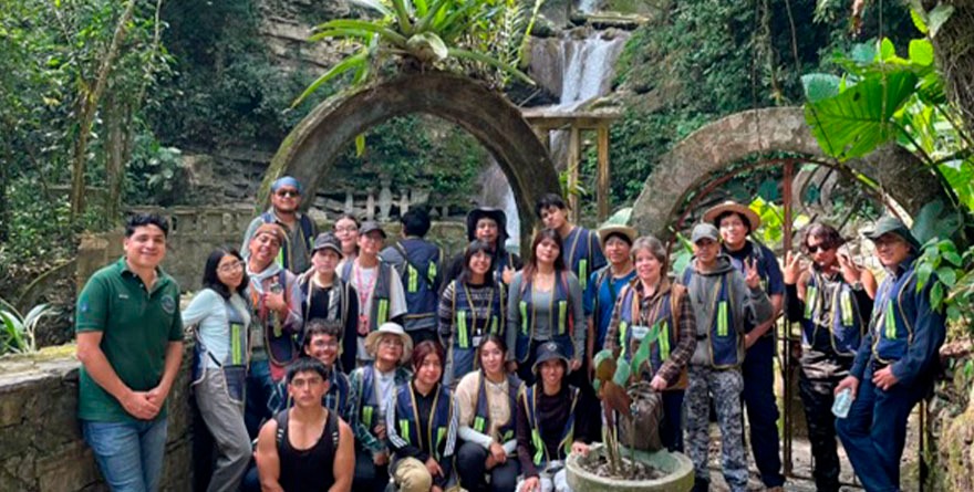 ALUMNOS DE LA UNAM HACEN VISITA BOTÁNICA