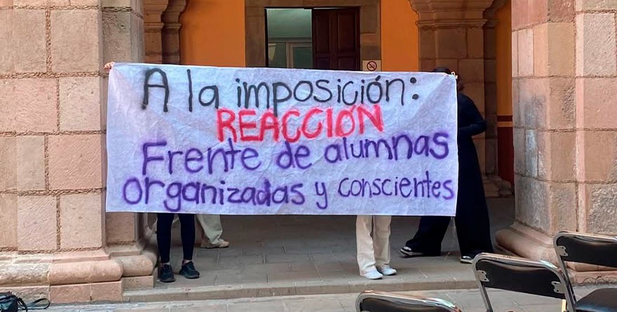 ESTUDIANTES DE DERECHO PROTESTAN CONTRA IMPOSICIÓN POLÍTICA