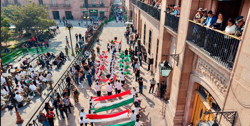 ORGULLO Y PATRIOTISMO EN EL DESFILE DE LA REVOLUCIÓN