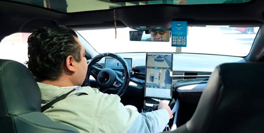 Primer taxi eléctrico inicia operaciones en SLP