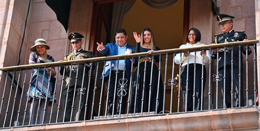 Un desfile de color e identidad patria