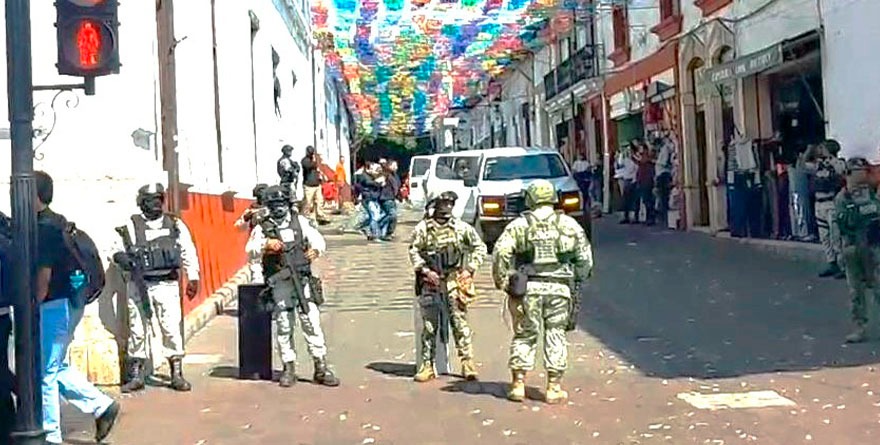 DETIENEN A 7 ESCOLTAS  DE CARLOS MANZO