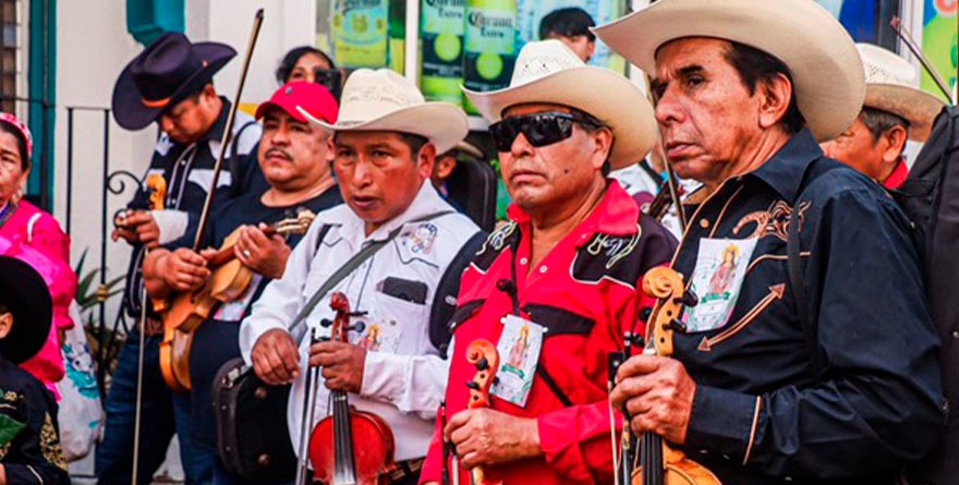 Calla su violín y todo un pueblo