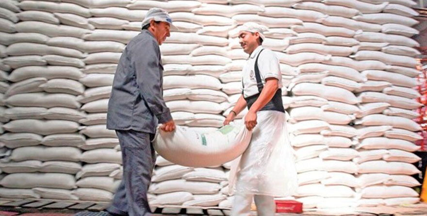 Azúcar potosina se desploma, solo endulza a importadores