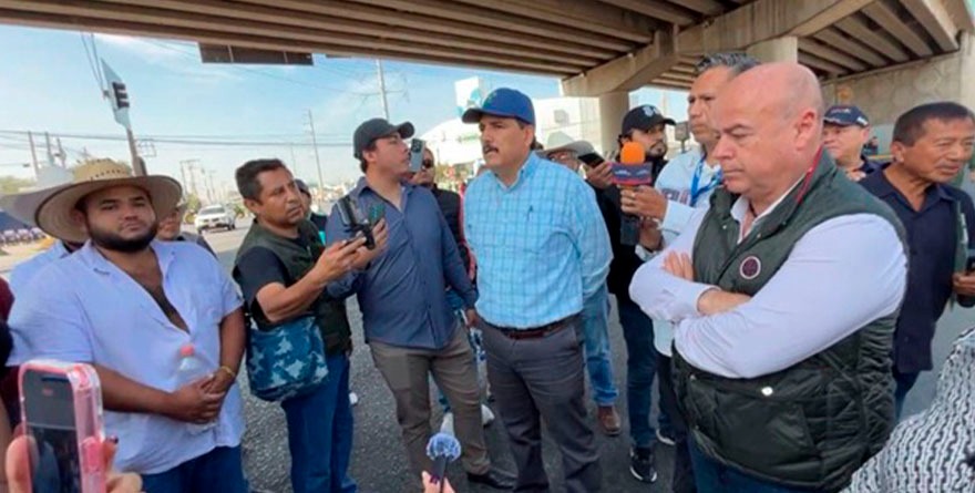 Atiende a campesinos el “Chiquis” Fernández