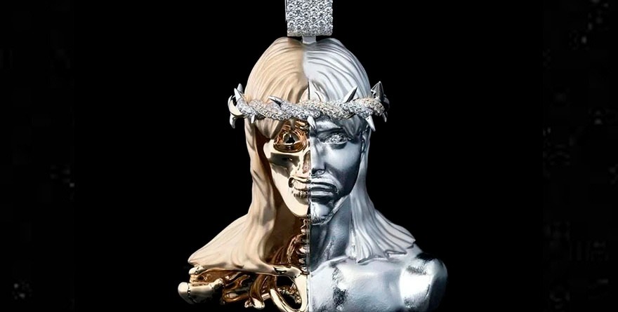 Recrean rostro de Dominik Mysterio en oro y diamantes