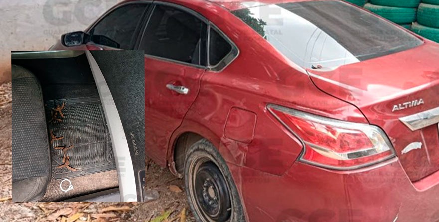 Un Nissan Altima fue abandonado en El Naranjo