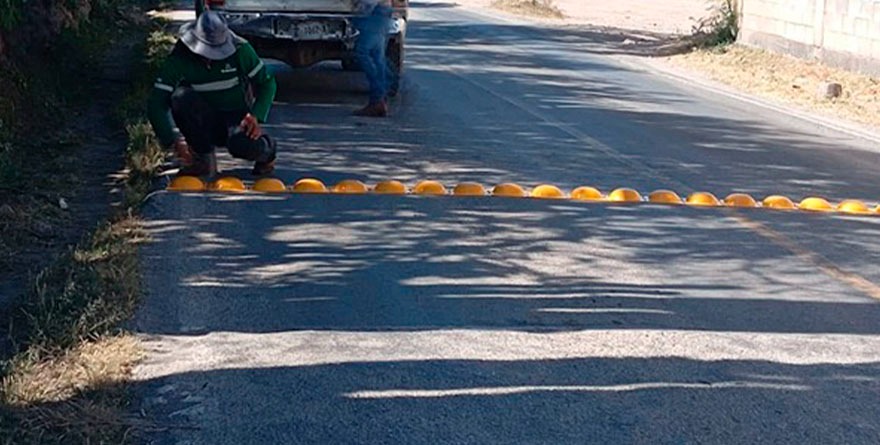 Reductores con boyas dañan suspensión y llantas