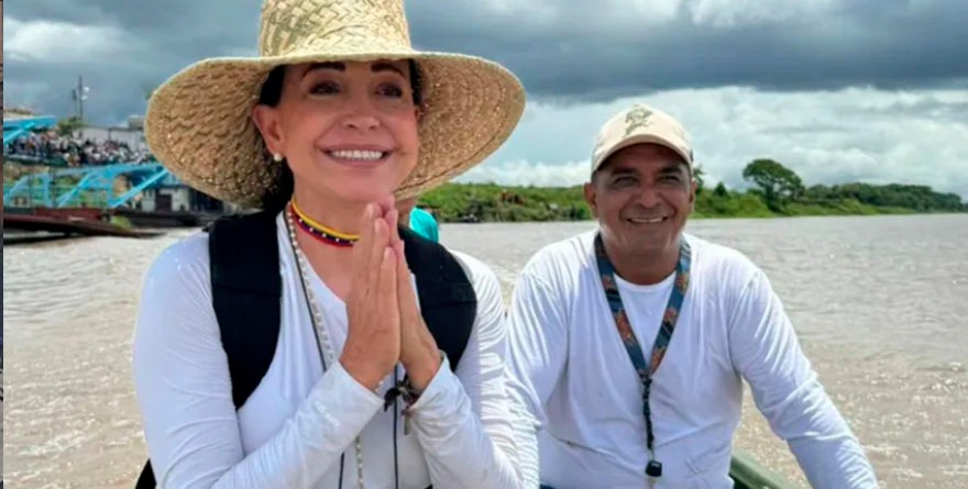 SALIÓ MACHADO EN LANCHA Y CON DISFRAZ DE VENEZUELA: WSJ