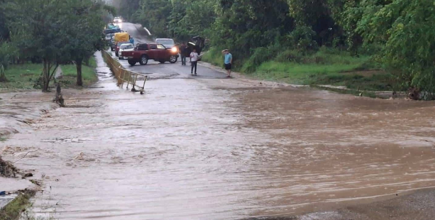 CRECE RECLAMO EN CONTRA DEL ALCALDE DE TANLAJÁS POR PUENTE INSEGURO