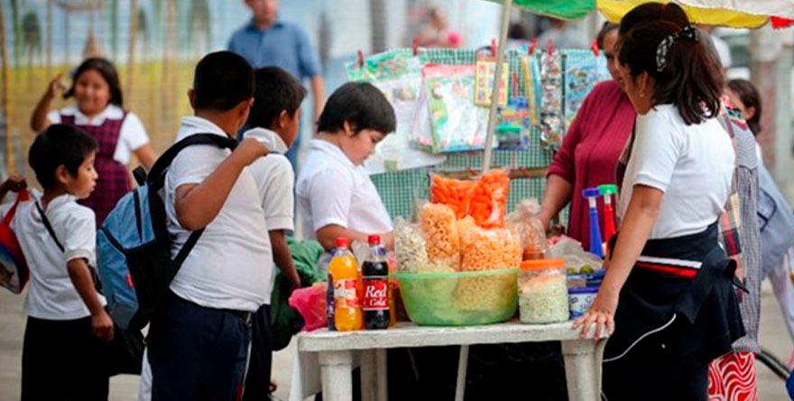 Comida chatarra invade las calles