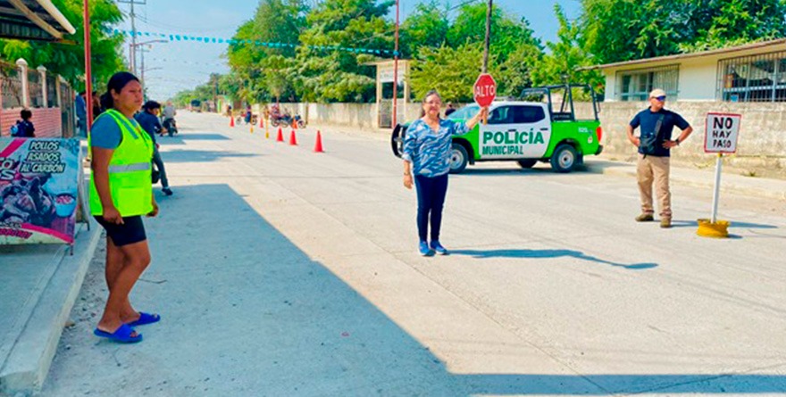 Le entran padres a ordenar tráfico