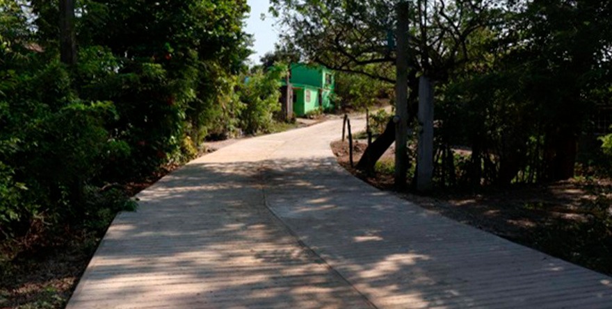 YA TIENEN VÍA PAVIMENTADA