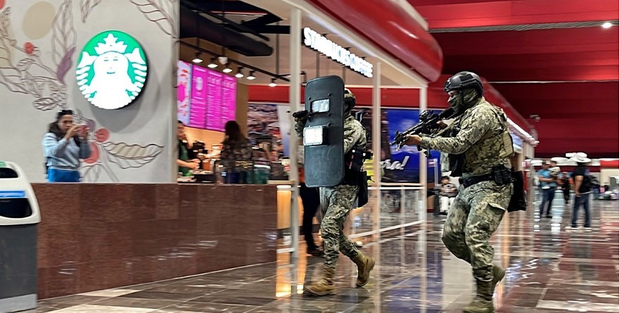 SIMULAN ATAQUE ARMADO EN AEROPUERTO DE TOLUCA