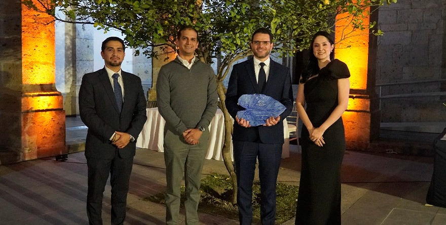 RECONOCIENDO A LOS LÍDERES EMPRESARIALES POR 60 AÑOS DE ÉXITO