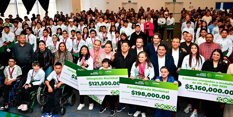 RICARDO GALLARDO PREMIA A MEDALLISTAS POTOSINOS