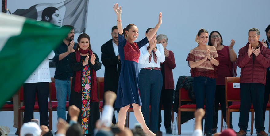 VA SHEINBAUM DEL REGAÑO AL APAPACHO