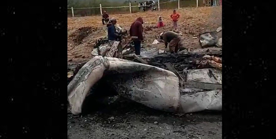 Tráiler se incendia en Charco Cercado