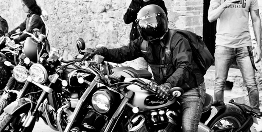 ENTRE CASCOS Y CARCAJADAS