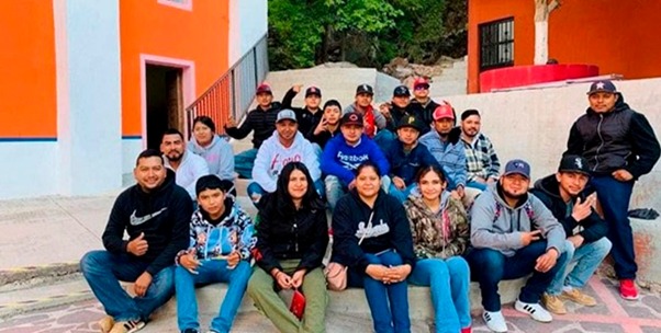 Fieles avanzan rumbo a Las Torresitas