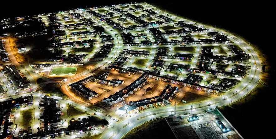 CIUDAD SATÉLITE SE ILUMINA Y CELEBRA LA NAVIDAD CON RICARDO GALLARDO