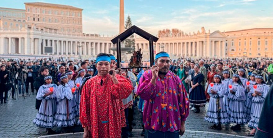  Rarámuris y Primavera prenden el Vaticano