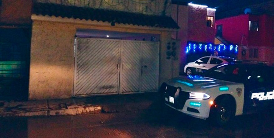 Policías se rifan y rescatan a 3 abuelitos