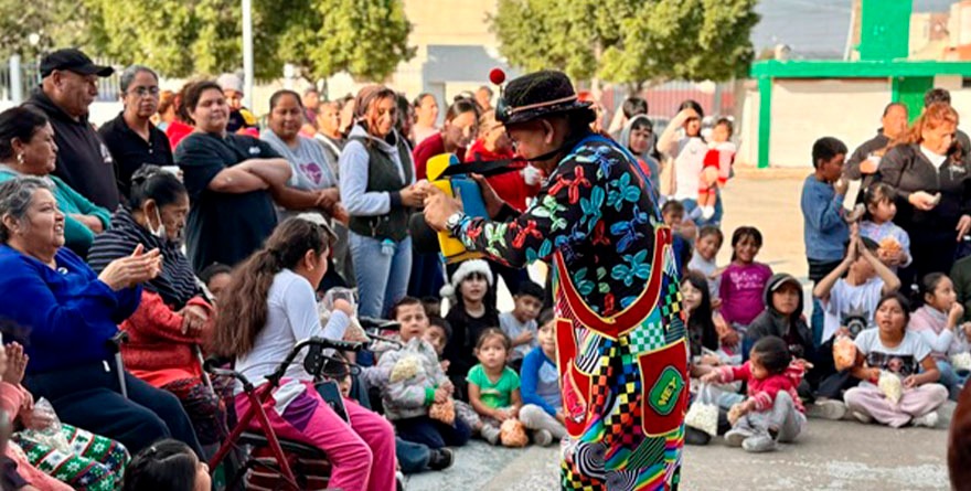 Villa Posadas iluminan a Villa de Pozos