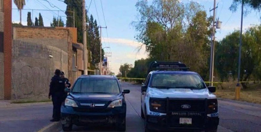 Dejaron la camioneta… y medio cuartel adentro