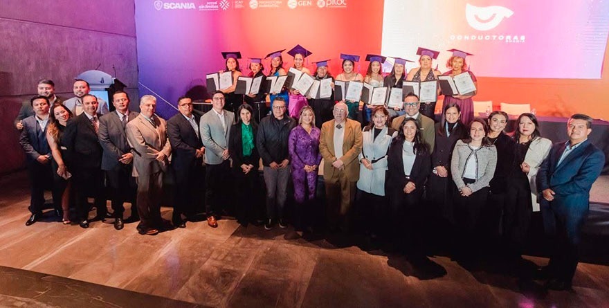 Mujeres especializadas al volante