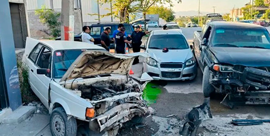 Joven conductor arma despapaye