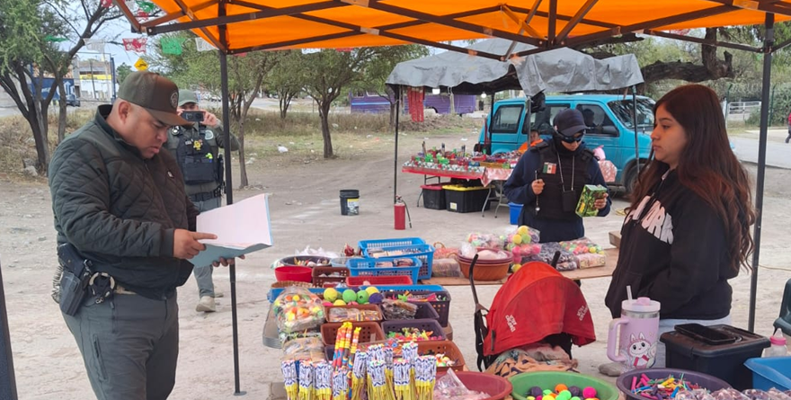 Decomisan pirotecnia