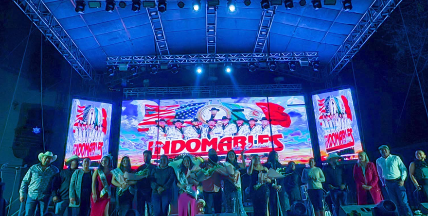 Paisanos regresan a casa con celebración