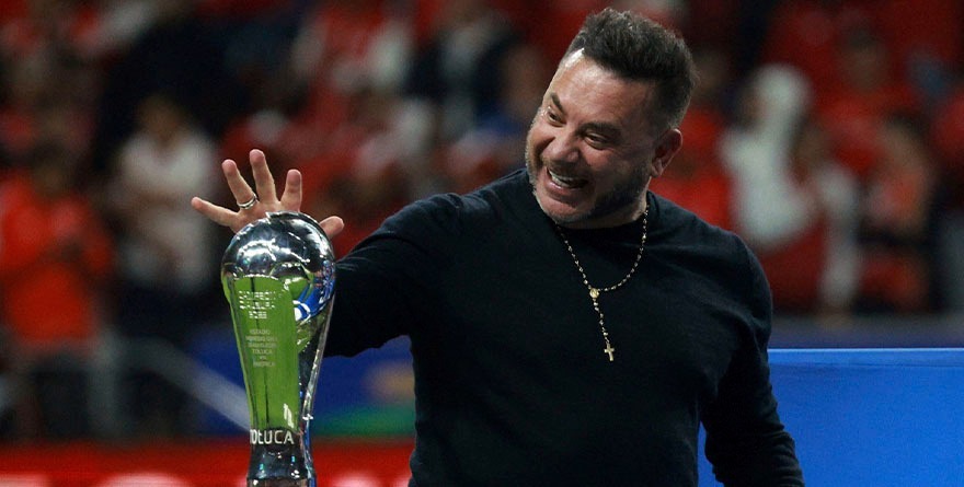 LUCES Y SOMBRAS DE ANTONIO MOHAMED