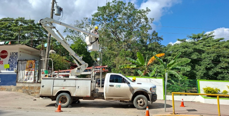 Los fuertes vientos dañan red eléctrica