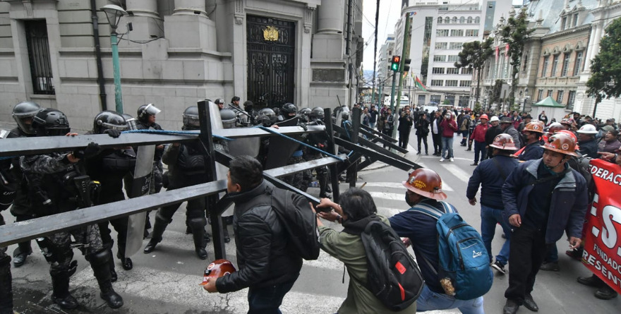 PRESIONAN SINDICATOS A GOBIERNO BOLIVIANO
