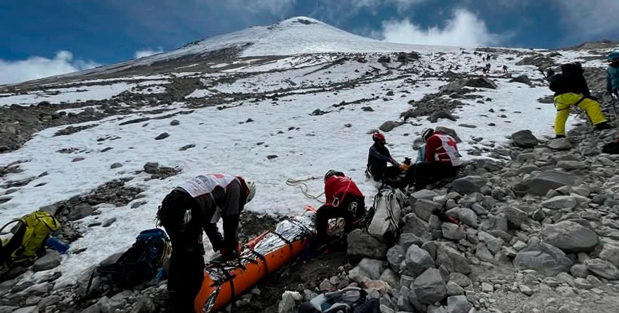 Rescatan a 10 potosinos atrapados en el Pico de Orizaba