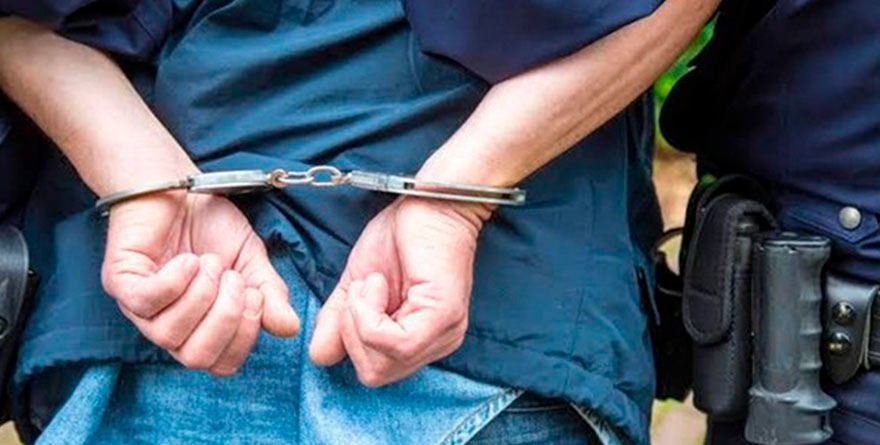  Por no ceder el paso, provoca choque