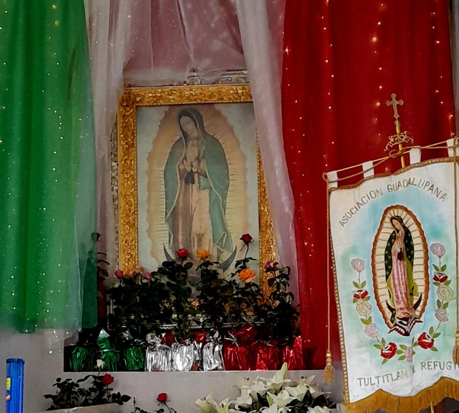 Puertas cerradas en día sagrado