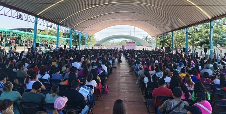 Farderos irrumpen en rifa del Bienestar