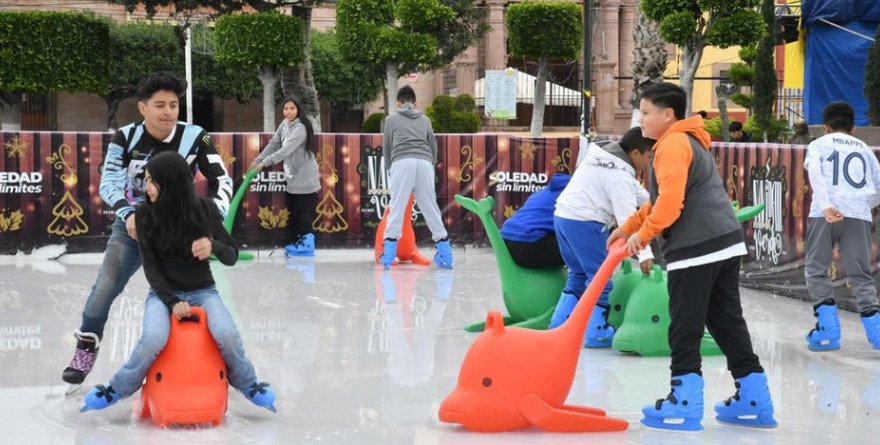 SOLEDAD SE DESLIZA EN NAVIDAD