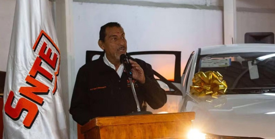 SNTE regala autos a trabajadores de la educación