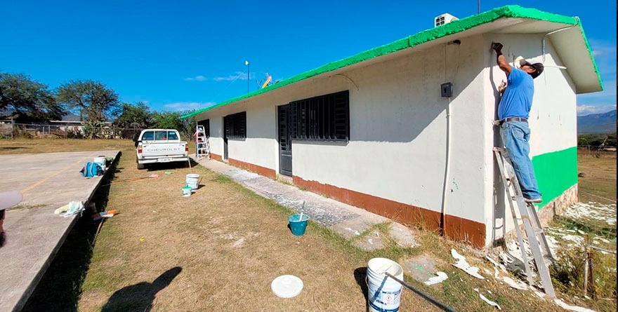 Telesecundaria luce renovada en CDFZ