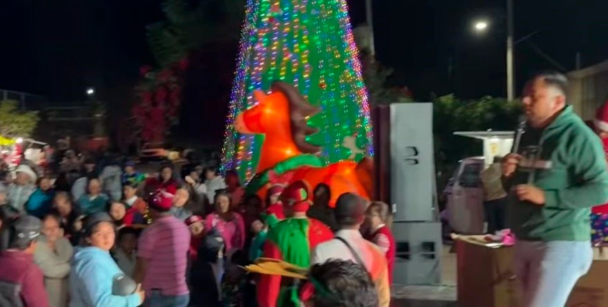 Luces y alegría recorren Ciudad Fernández