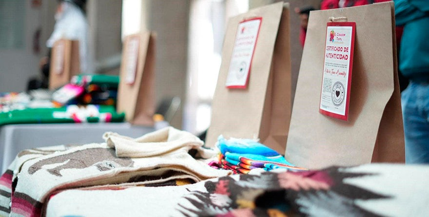 Pasarela artesanal con causa en Ciudad Fernández